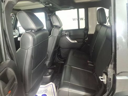 Used 2012 Jeep Wrangler Unlimited Rubicon AWD/4WD image 9