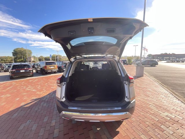 Used 2022 Nissan Rogue Platinum w/ Head-Up Display Package AWD/4WD image 32