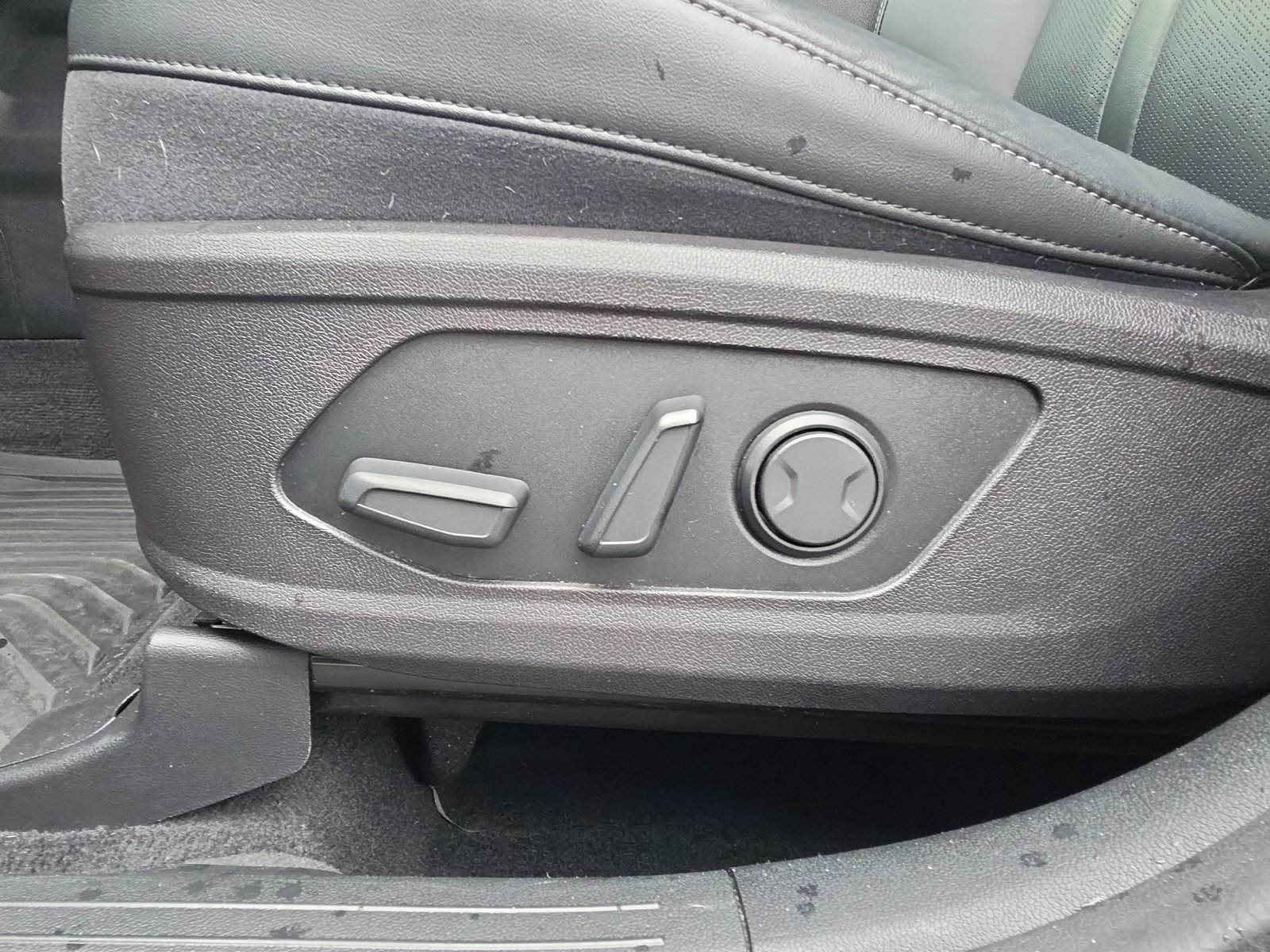 Used 2022 Kia Sorento S w/ Panoramic Sunroof Package FWD image 16