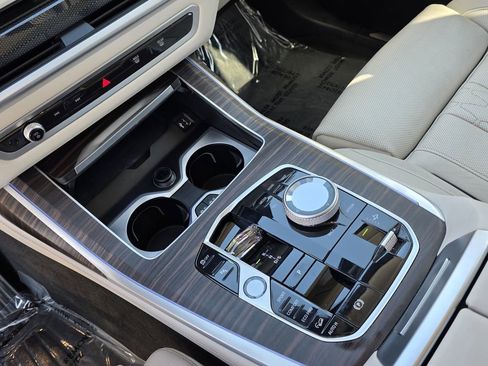 Used 2024 BMW X7 xDrive40i w/ Executive Package image 23