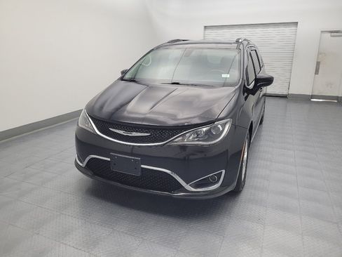 Used 2017 Chrysler Pacifica Touring-L Plus w/ Tire & Wheel Group FWD image 15
