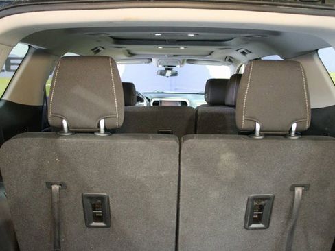 Used 2020 GMC Acadia SLE w/ GMC Pro Grade Package image 18