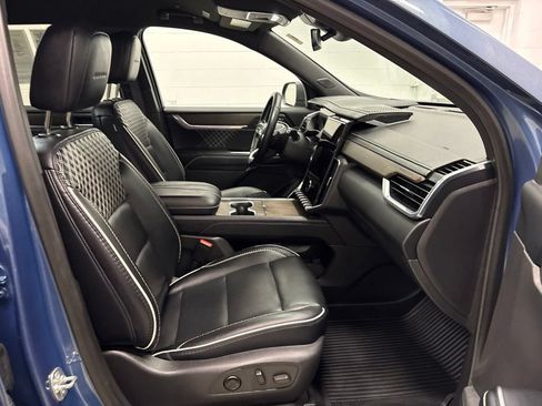Used 2025 GMC Acadia Denali AWD/4WD image 34