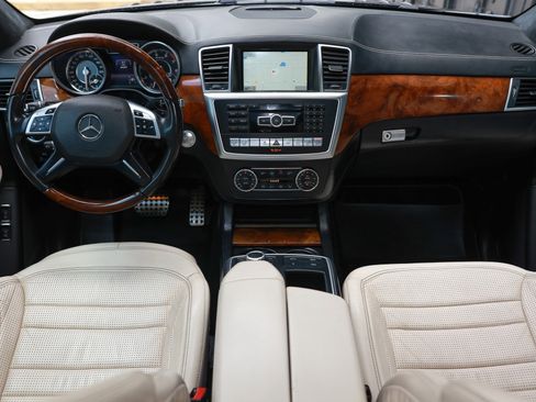 Used 2015 Mercedes-Benz GL 63 AMG 4MATIC image 2