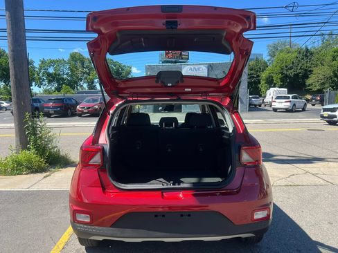 Used 2025 Hyundai Venue SE FWD image 9