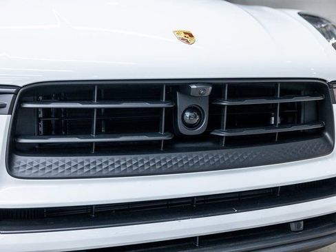 Certified 2025 Porsche Macan S image 18