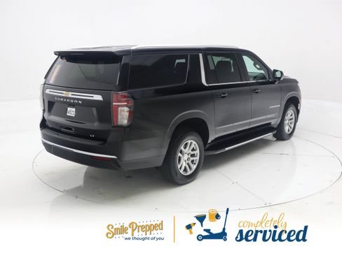 Used 2021 Chevrolet Suburban LT image 4