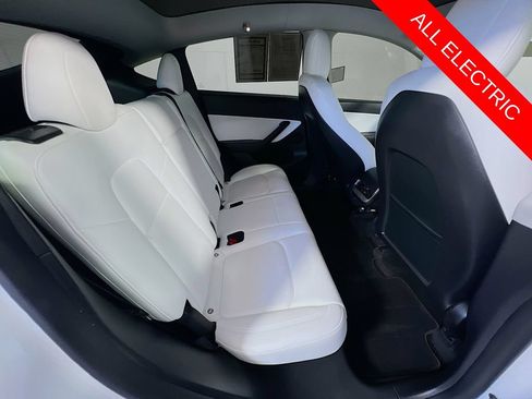 Used 2022 Tesla Model Y Long Range AWD/4WD image 27