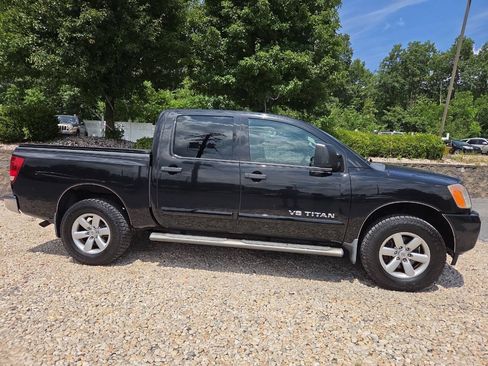 Used 2014 Nissan Titan SV w/ SV Premium Utility Package AWD/4WD image 8
