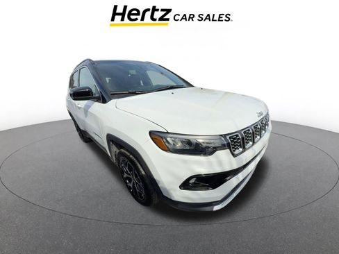 Used 2025 Jeep Compass Limited image 1