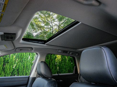 Used 2024 Nissan Pathfinder Platinum w/ Cargo Package image 28