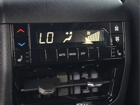 Used 2025 Jeep Grand Cherokee L Limited w/ Black Appearance Package image 11