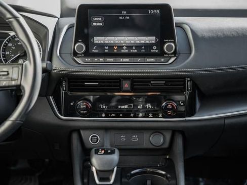 Used 2022 Nissan Rogue SV w/ SV Premium Package image 20