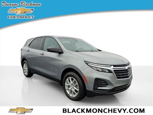 Used 2023 Chevrolet Equinox LS image 1