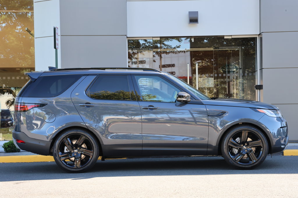 New 2026 Land Rover Discovery S AWD/4WD image 2