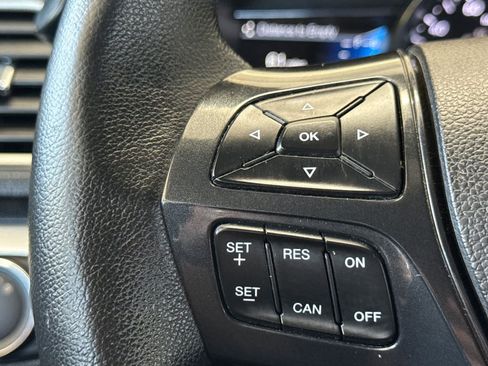Used 2017 Ford Explorer XLT w/ Equipment Group 202A AWD/4WD image 27