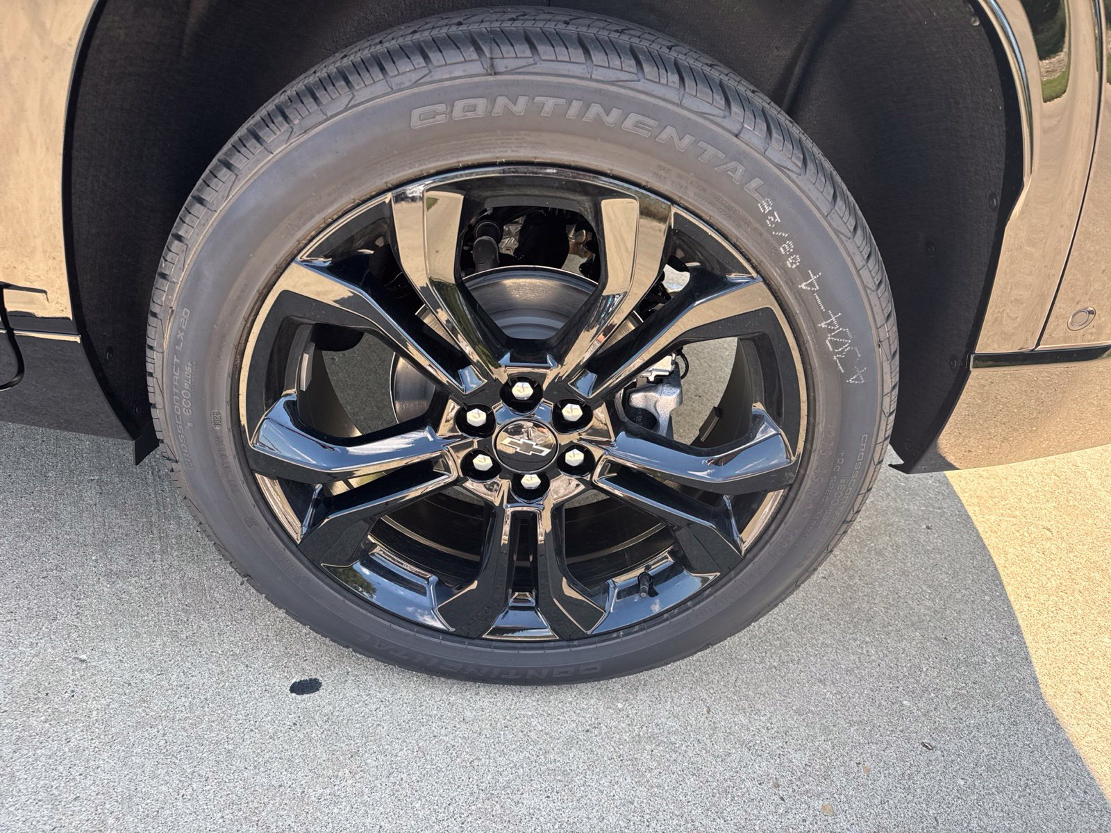 New 2027 Chevrolet Traverse RS w/ LPO, Floor Liner Package AWD/4WD image 9
