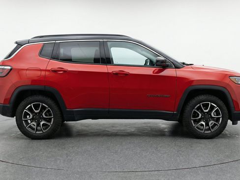 Used 2025 Jeep Compass Trailhawk AWD/4WD image 11