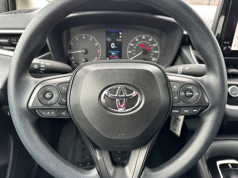 Used 2025 Toyota Corolla LE image 20
