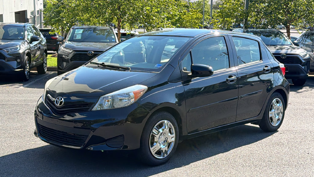 Used 2012 Toyota Yaris LE FWD image 2