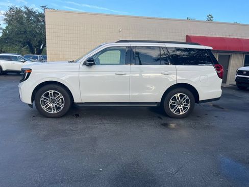 Used 2025 Ford Expedition Active AWD/4WD image 2