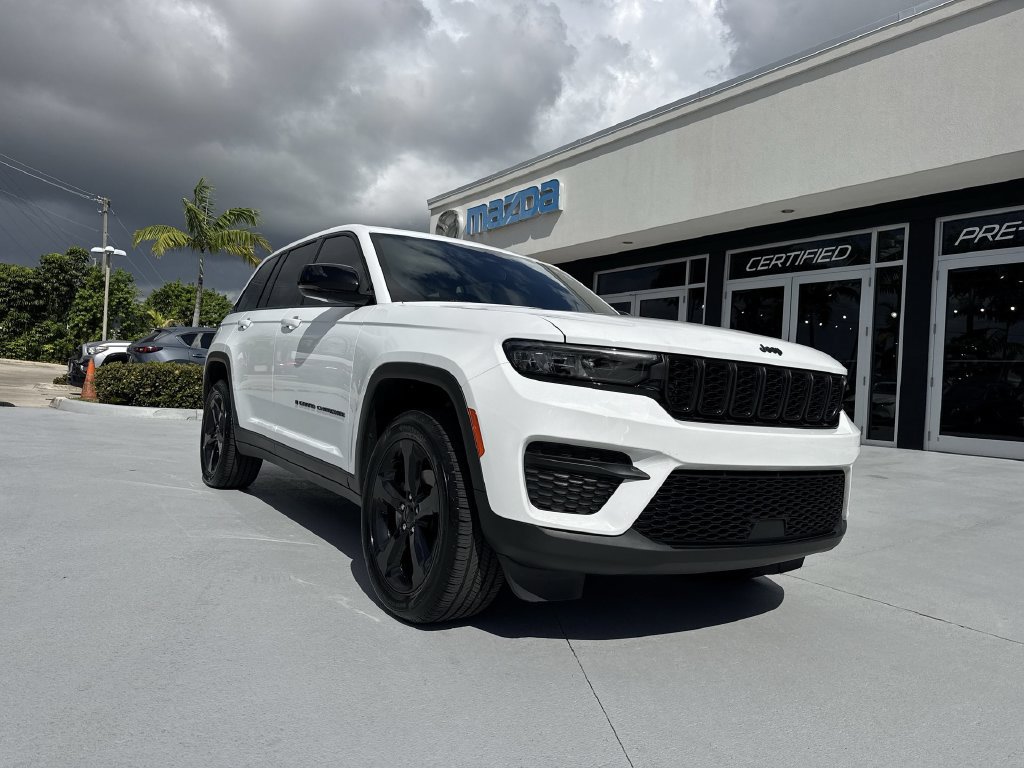Used 2022 Jeep Grand Cherokee Altitude AWD/4WD image 30