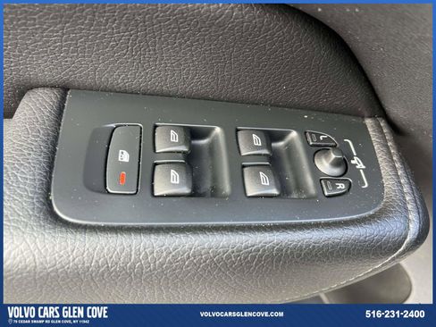 Used 2022 Volvo XC60 B5 Momentum w/ Climate Package image 16