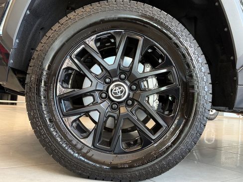 Used 2024 Toyota Tundra Limited AWD/4WD image 11