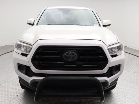 Certified 2018 Toyota Tacoma SR image 5