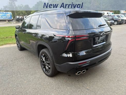 Used 2024 Chevrolet Traverse LT w/ Midnight/Sport Edition AWD/4WD image 9