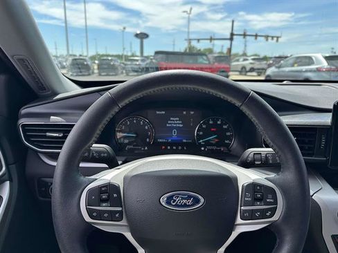 Used 2024 Ford Explorer XLT w/ Equipment Group 202A AWD/4WD image 18