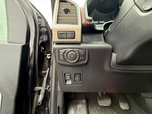 Used 2019 Ford F150 Platinum w/ Equipment Group 701A Luxury AWD/4WD image 16