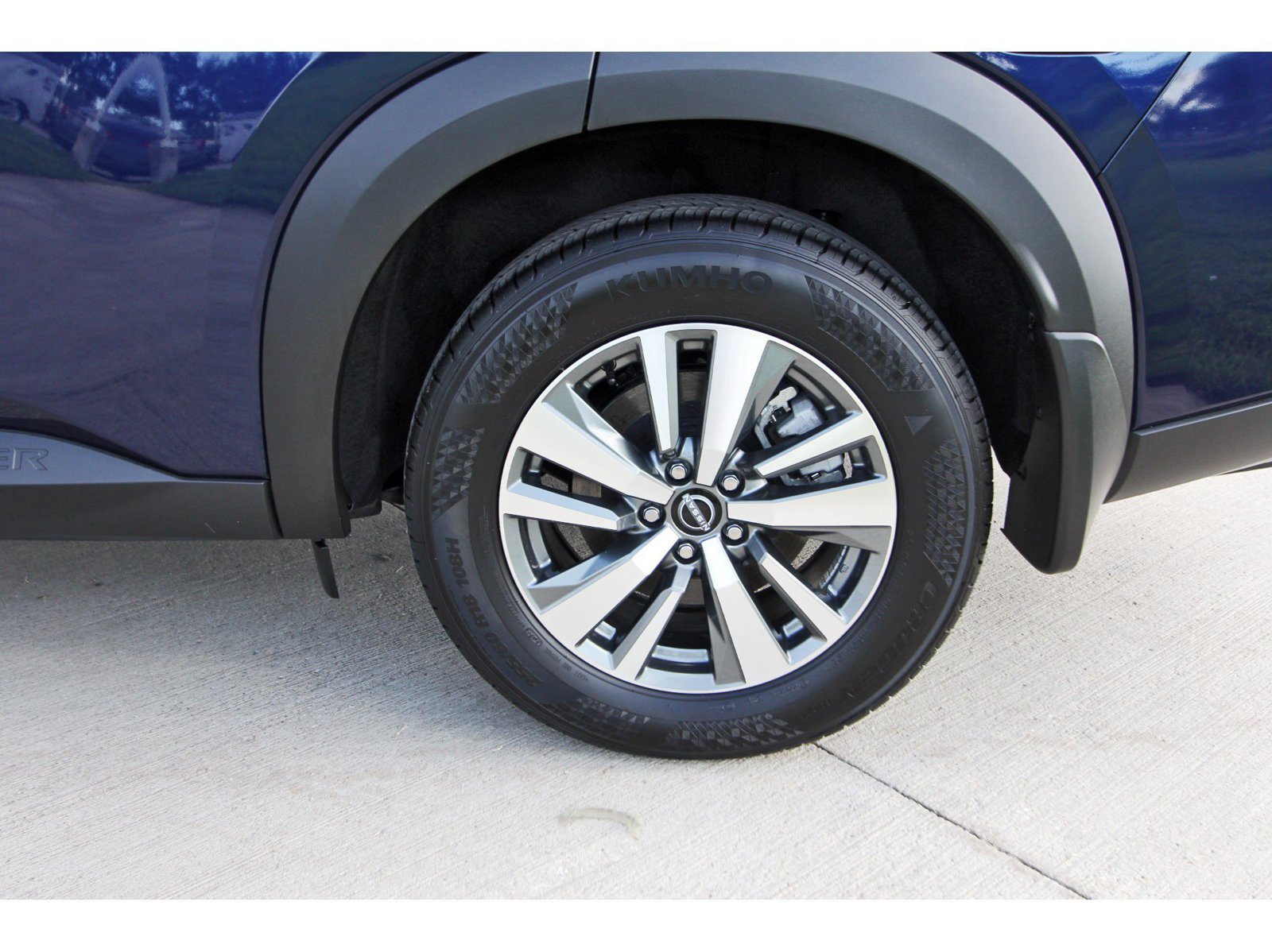Certified 2025 Nissan Pathfinder SL FWD image 35