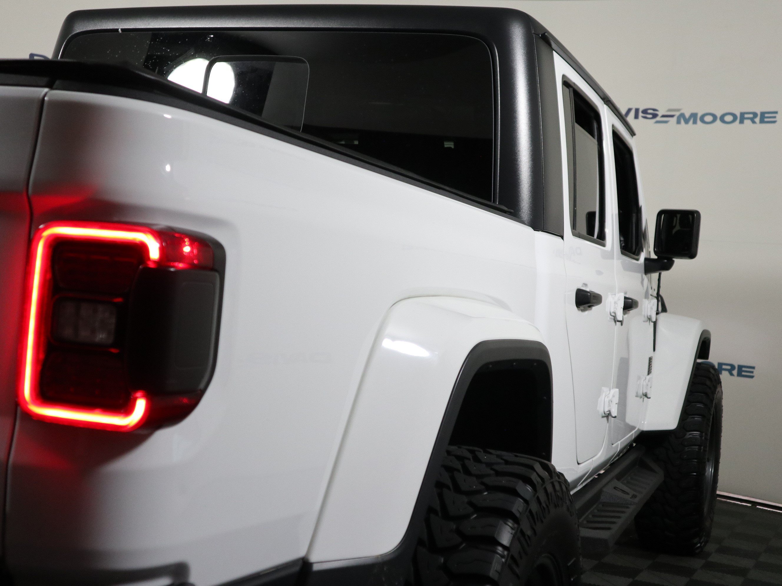Used 2021 Jeep Gladiator Overland AWD/4WD image 5