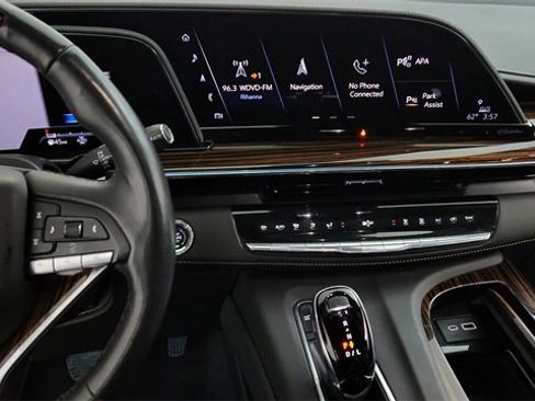 Certified 2024 Cadillac Escalade Premium Luxury image 16