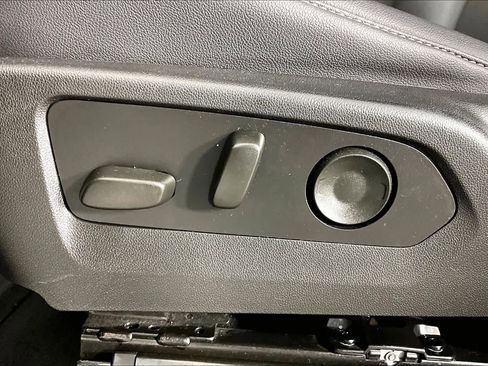 Certified 2024 Chevrolet Colorado LT w/ LT Convenience Package III image 33