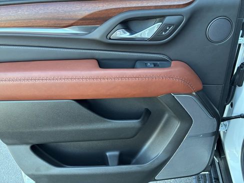 Used 2024 GMC Yukon XL Denali Ultimate AWD/4WD image 31