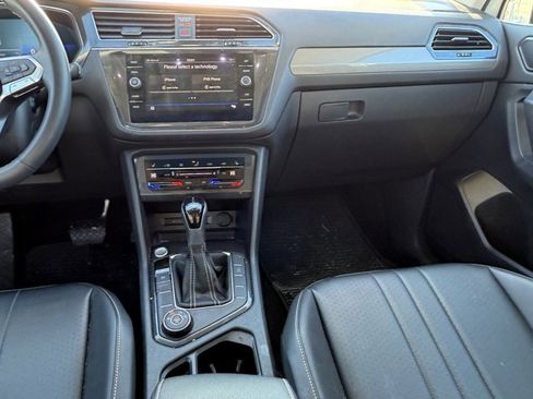 Used 2022 Volkswagen Tiguan SE image 11