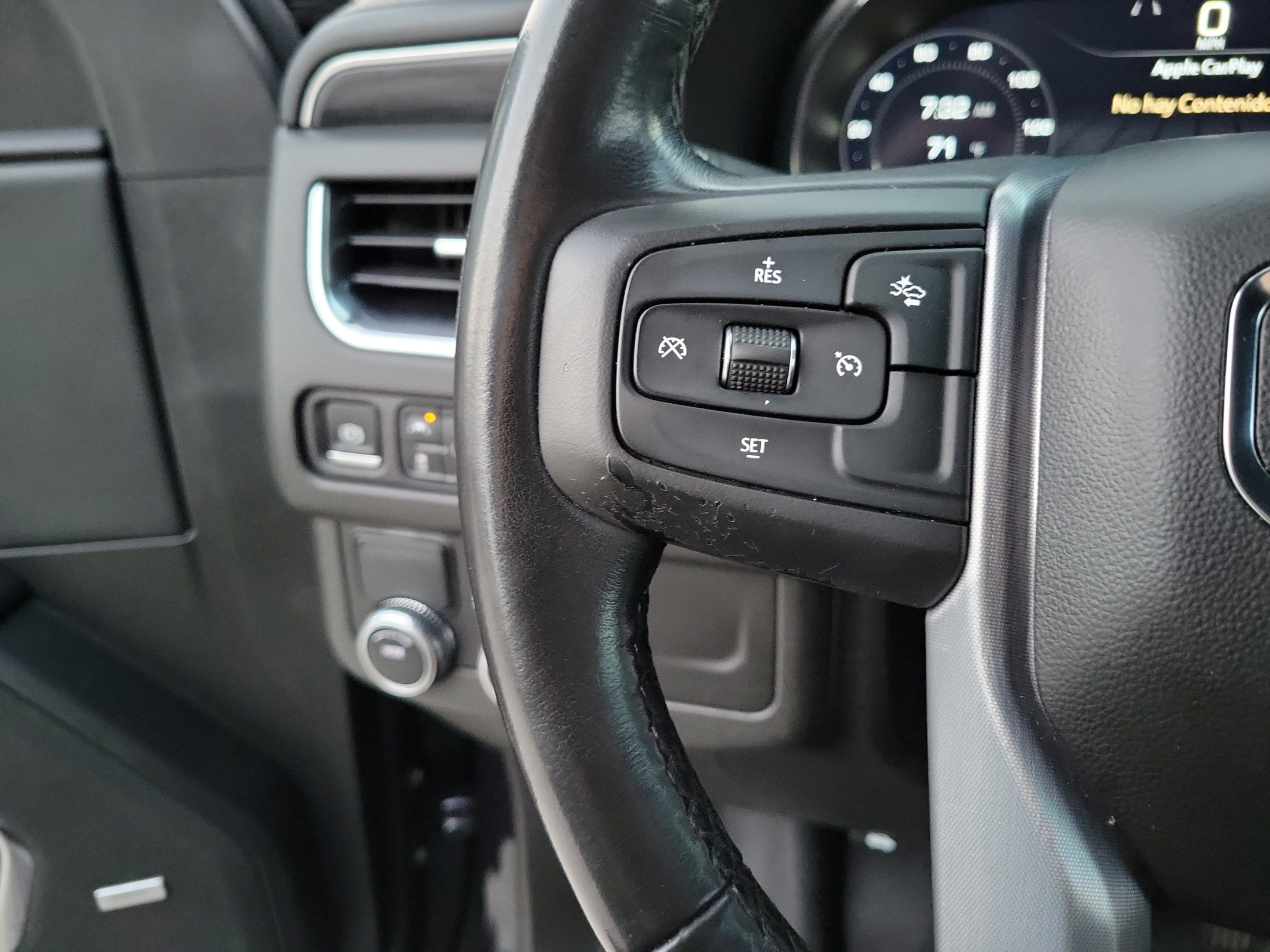 Used 2023 GMC Yukon SLT RWD image 25
