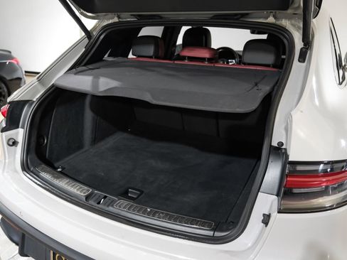 Used 2023 Porsche Macan Turbo image 61