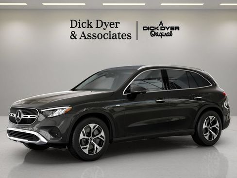 Used 2025 Mercedes-Benz GLC 350e 4MATIC image 31