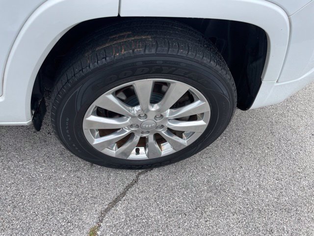 Used 2018 Jeep Cherokee Overland w/ Technology Group AWD/4WD image 15