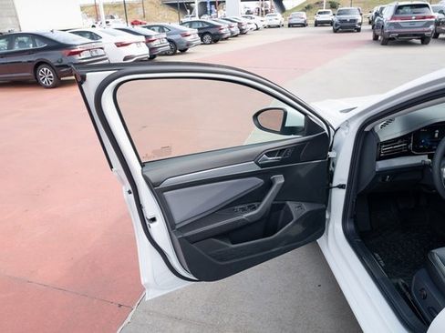 New 2026 Volkswagen Jetta SE image 10