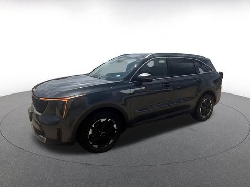 Used 2024 Kia Sorento S FWD image 8