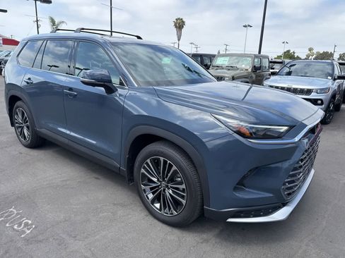 Used 2025 Toyota Grand Highlander AWD Hybrid image 12