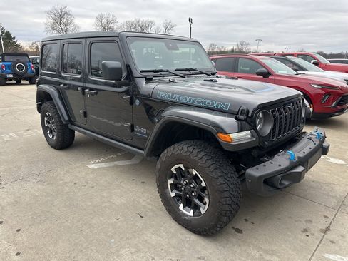 Used 2024 Jeep Wrangler Unlimited Rubicon 4xe image 3