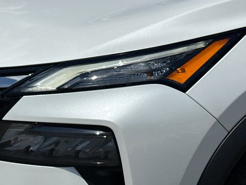 Used 2024 Nissan Rogue S FWD image 42