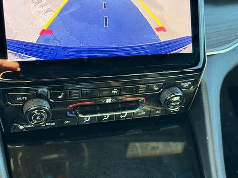 Used 2025 Jeep Grand Cherokee L Limited w/ Black Appearance Package image 22