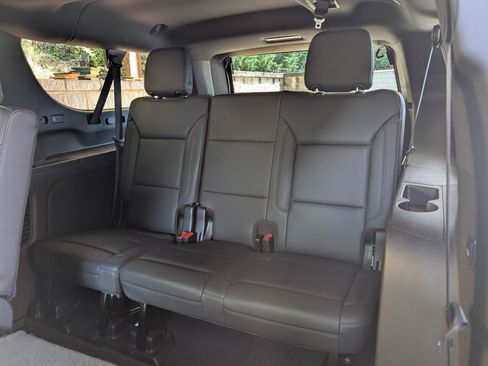 Used 2024 Chevrolet Suburban LT w/ LT Signature Package RWD image 19