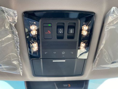 New 2025 Mitsubishi Outlander SE image 23